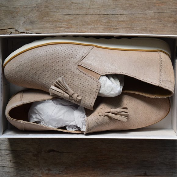 Leather Slip On Shoes | Sneaker | Size 9 Womens Shoe | Casual Shoes | Leather - Picture 2 of 11